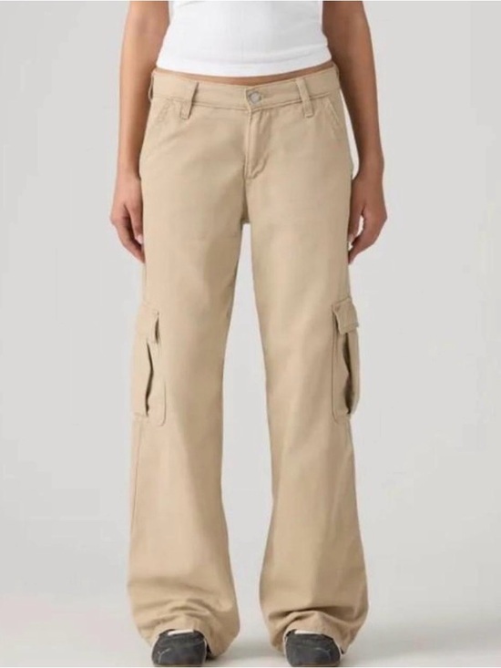 Levi's Pants - Levi’s Superlow Loose Cargo Pants in a Size 28